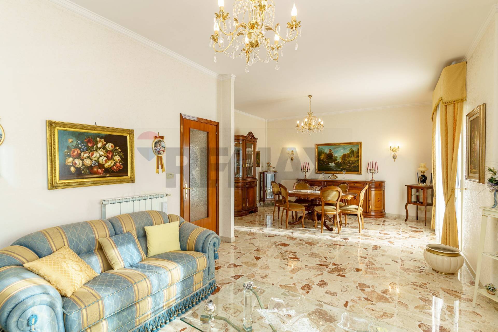 Sala da pranzo - Four-room apartment Via Aurelio Saffi
 
17, Catania - photo 3