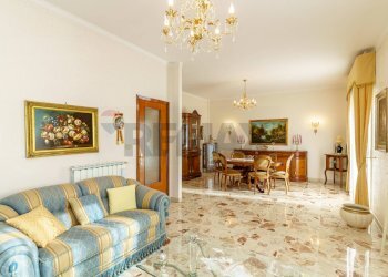 Sala da pranzo - Quadrilocale Via Aurelio Saffi
 
17, Catania - foto 3