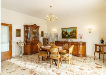 Sala da pranzo - Quadrilocale Via Aurelio Saffi
 
17, Catania - foto 5