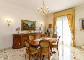 Sala da pranzo - Quadrilocale Via Aurelio Saffi
 
17, Catania - foto 6