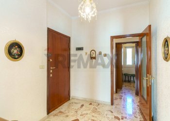 Hall / corridoio - Quadrilocale Via Aurelio Saffi
 
17, Catania - foto 9