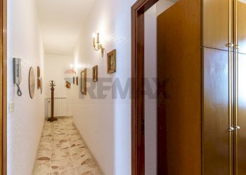 Hall / corridoio - Quadrilocale Via Aurelio Saffi
 
17, Catania - foto 20