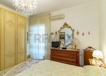 Camera / camera da letto - Quadrilocale Via Aurelio Saffi
 
17, Catania - foto 24