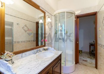 Bagno - Quadrilocale Via Aurelio Saffi
 
17, Catania - foto 30