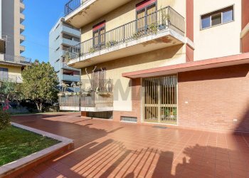 Edificio all\'aperto - Quadrilocale Via Aurelio Saffi
 
17, Catania - foto 39