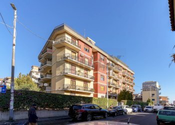 Edificio all\'aperto - Quadrilocale Via Aurelio Saffi
 
17, Catania - foto 45