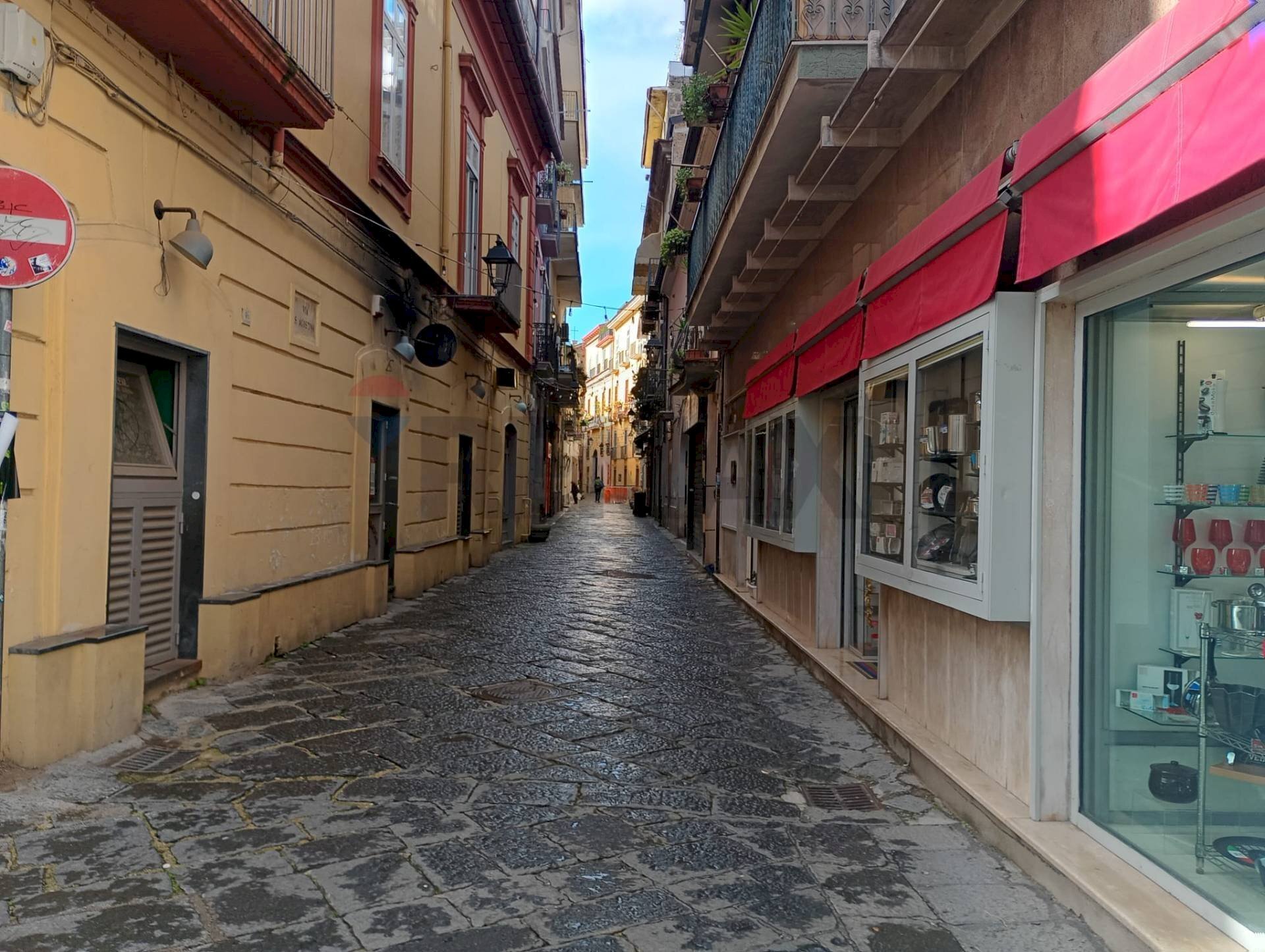 Edificio all\'aperto - Locale Commerciale Via Sant'Agostino
 
31, Caserta - foto 1