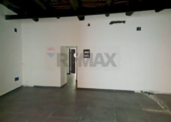 Stanza vuota - Locale Commerciale Via Sant'Agostino
 
31, Caserta - foto 14