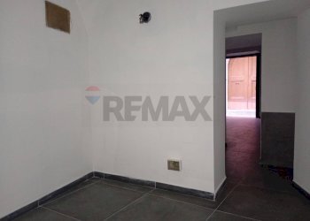 Stanza vuota - Locale Commerciale Via Sant'Agostino
 
31, Caserta - foto 8