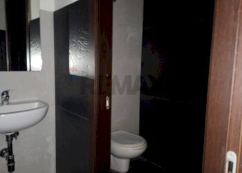 Bagno - Locale Commerciale Via Sant'Agostino
 
31, Caserta - foto 19