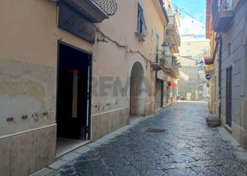 Edificio all\'aperto - Locale Commerciale Via Sant'Agostino
 
31, Caserta - foto 3