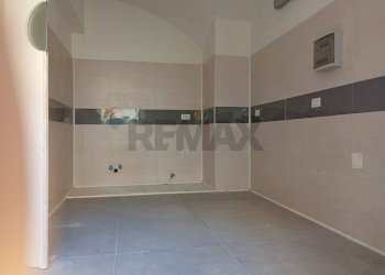 Stanza vuota - Locale Commerciale Via Sant'Agostino
 
31, Caserta - foto 30