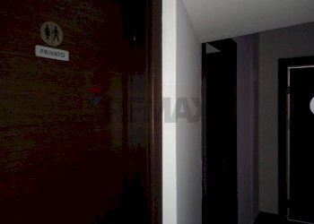 Hall / corridoio - Locale Commerciale Via Sant'Agostino
 
31, Caserta - foto 36