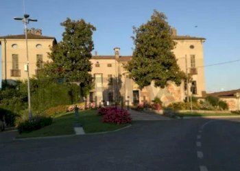 Edificio all\'aperto - Bilocale piazza 25 aprile, Zerbo - foto 1