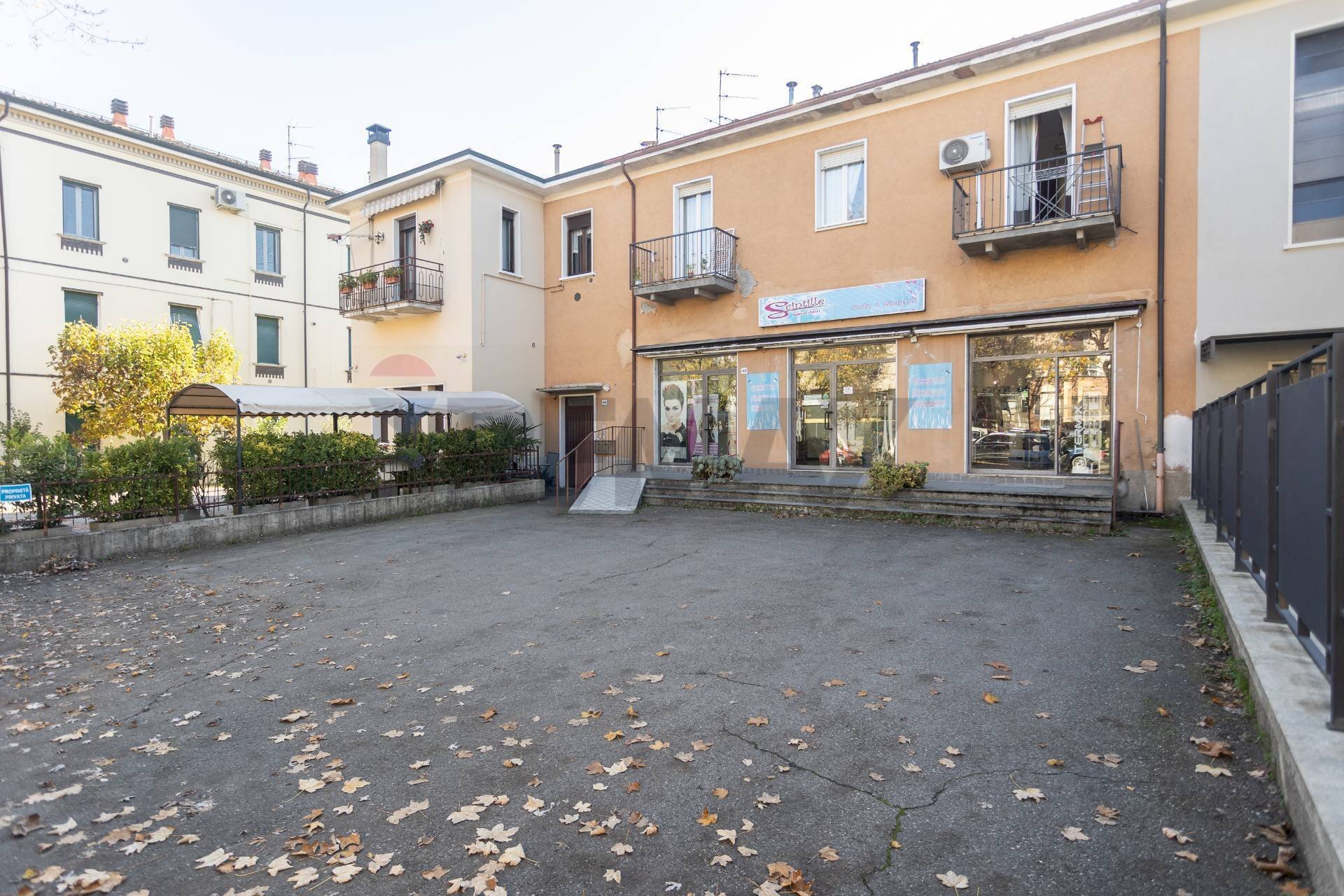 Edificio all\'aperto - Negozio Viale G. Matteotti
 
44, Salsomaggiore Terme - foto 2