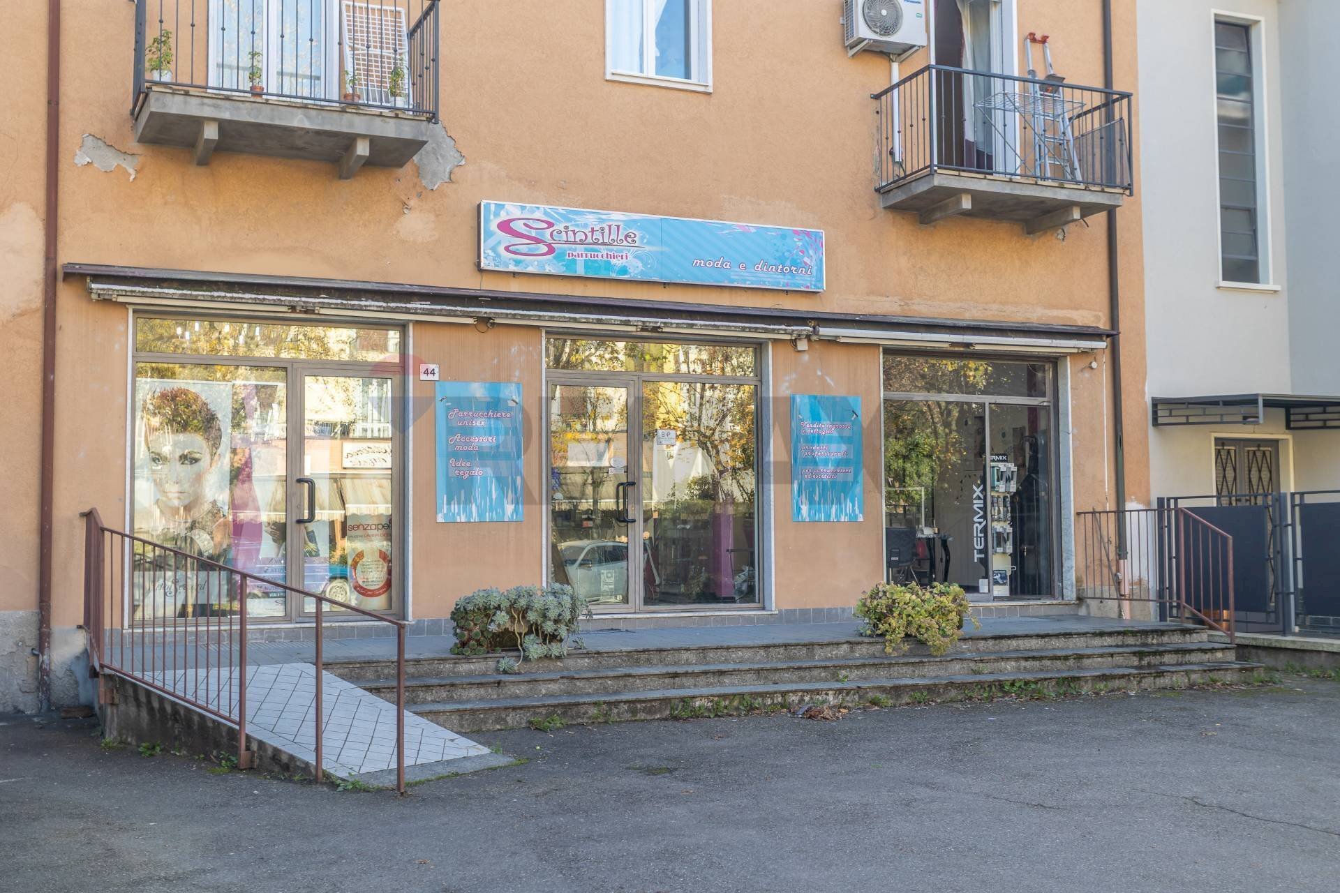 Edificio all\'aperto - Negozio Viale G. Matteotti
 
44, Salsomaggiore Terme - foto 3