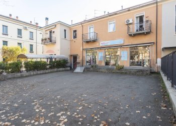 Edificio all\'aperto - Shop Viale G. Matteotti
 
44, Salsomaggiore Terme - photo 2