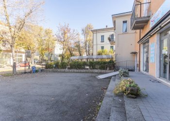 Edificio all\'aperto - Shop Viale G. Matteotti
 
44, Salsomaggiore Terme - photo 8