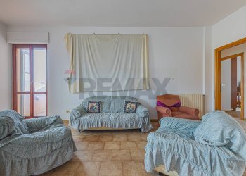 Soggiorno - Quadrilocale Via Antonio Pacinotti
 
21, Porto Torres - foto 18