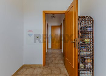 Hall / corridoio - Quadrilocale Via Antonio Pacinotti
 
21, Porto Torres - foto 30