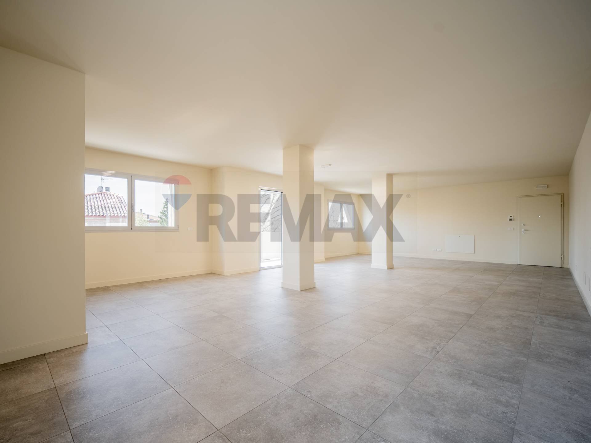 Stanza vuota - Trilocale via Camillo Cavour
 
80, Cavezzo - foto 1