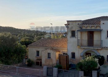 Edificio all\'aperto - Villa a Schiera via stromboli
 
2, San Teodoro - foto 1