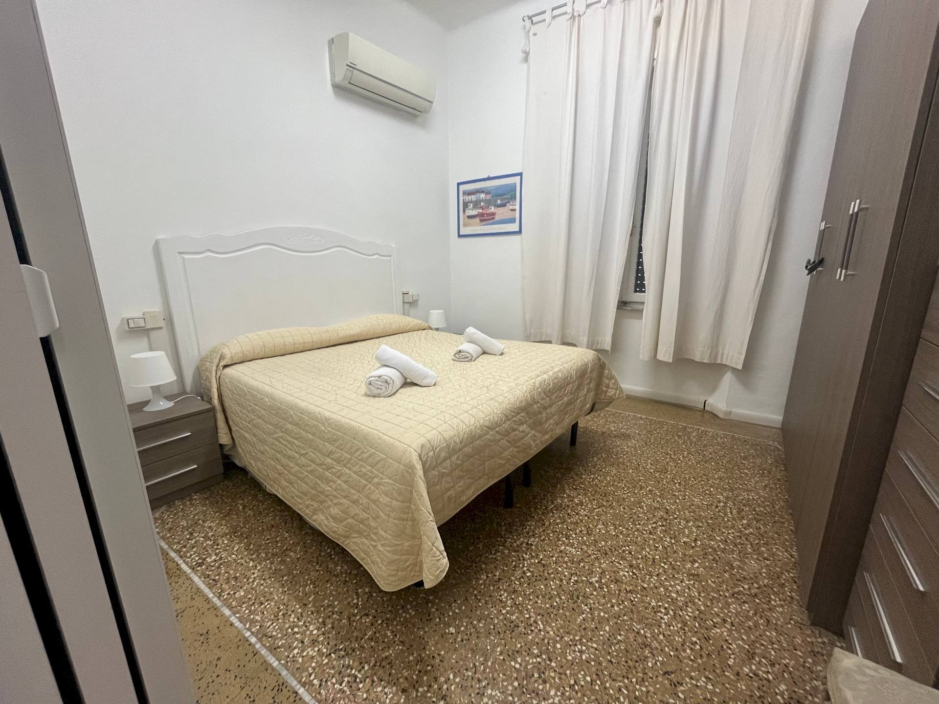 Foto 1 - Attività Commerciale Piazza Dei Cavalieri
 
2, Pisa - foto 1