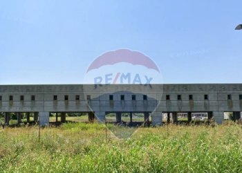 Edificio all\'aperto - Capannone Castellucchio - foto 3