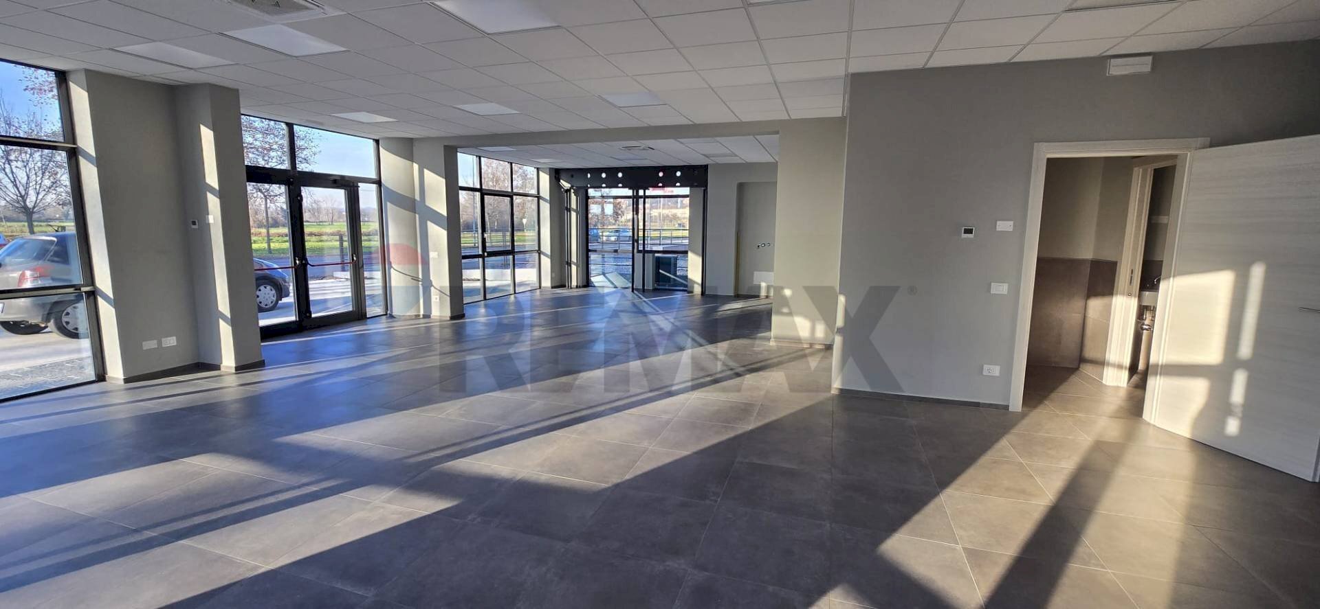 Ricezione / Lobby - Negozio VIA LOMBARDIA
 
17, Volta Mantovana - foto 2