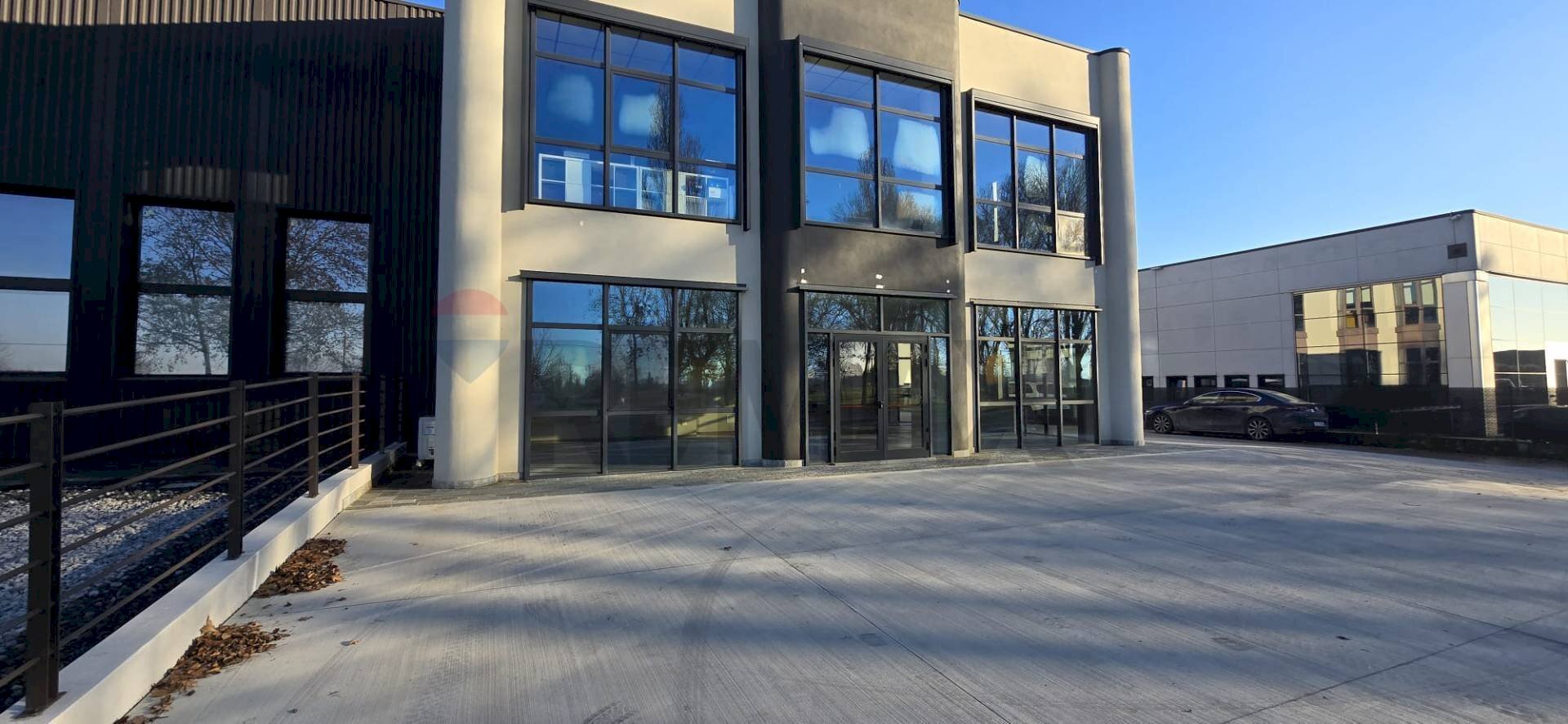 Edificio all\'aperto - Negozio VIA LOMBARDIA
 
17, Volta Mantovana - foto 3