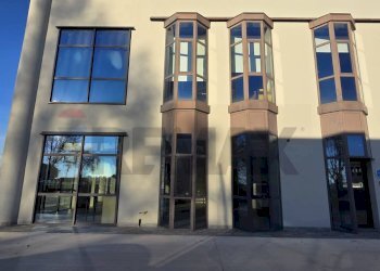 Edificio all\'aperto - Shop VIA LOMBARDIA
 
17, Volta Mantovana - photo 9