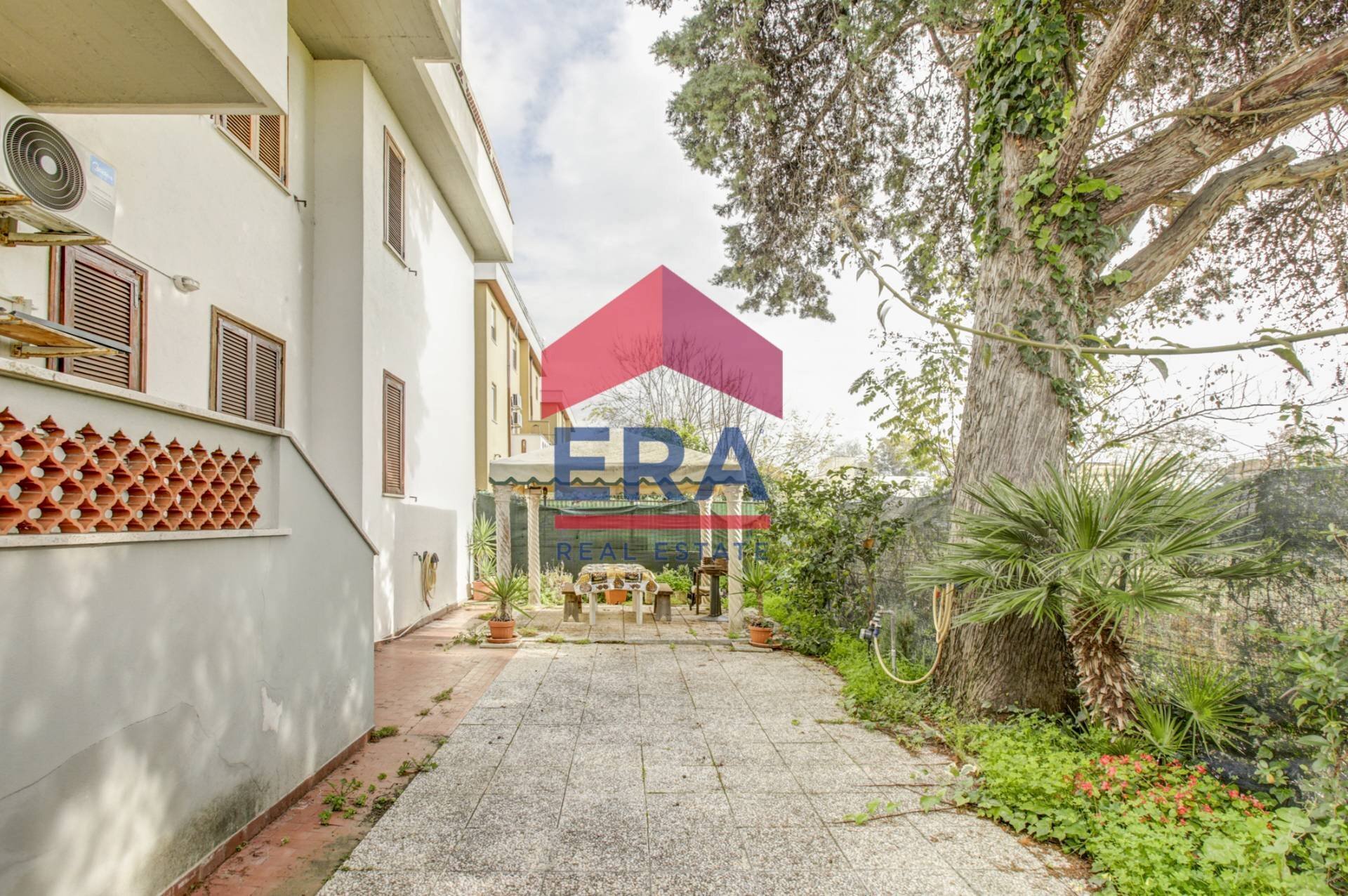 GIARDINO - Trilocale Via Massimo D'Azeglio
 
35, Anzio - foto 1