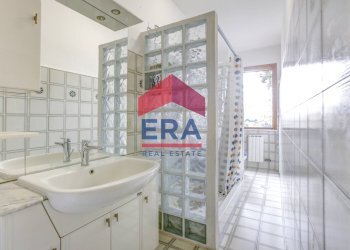 BAGNO - Trilocale Via Massimo D'Azeglio
 
35, Anzio - foto 10