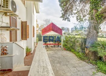 GIARDINO - Trilocale Via Massimo D'Azeglio
 
35, Anzio - foto 14