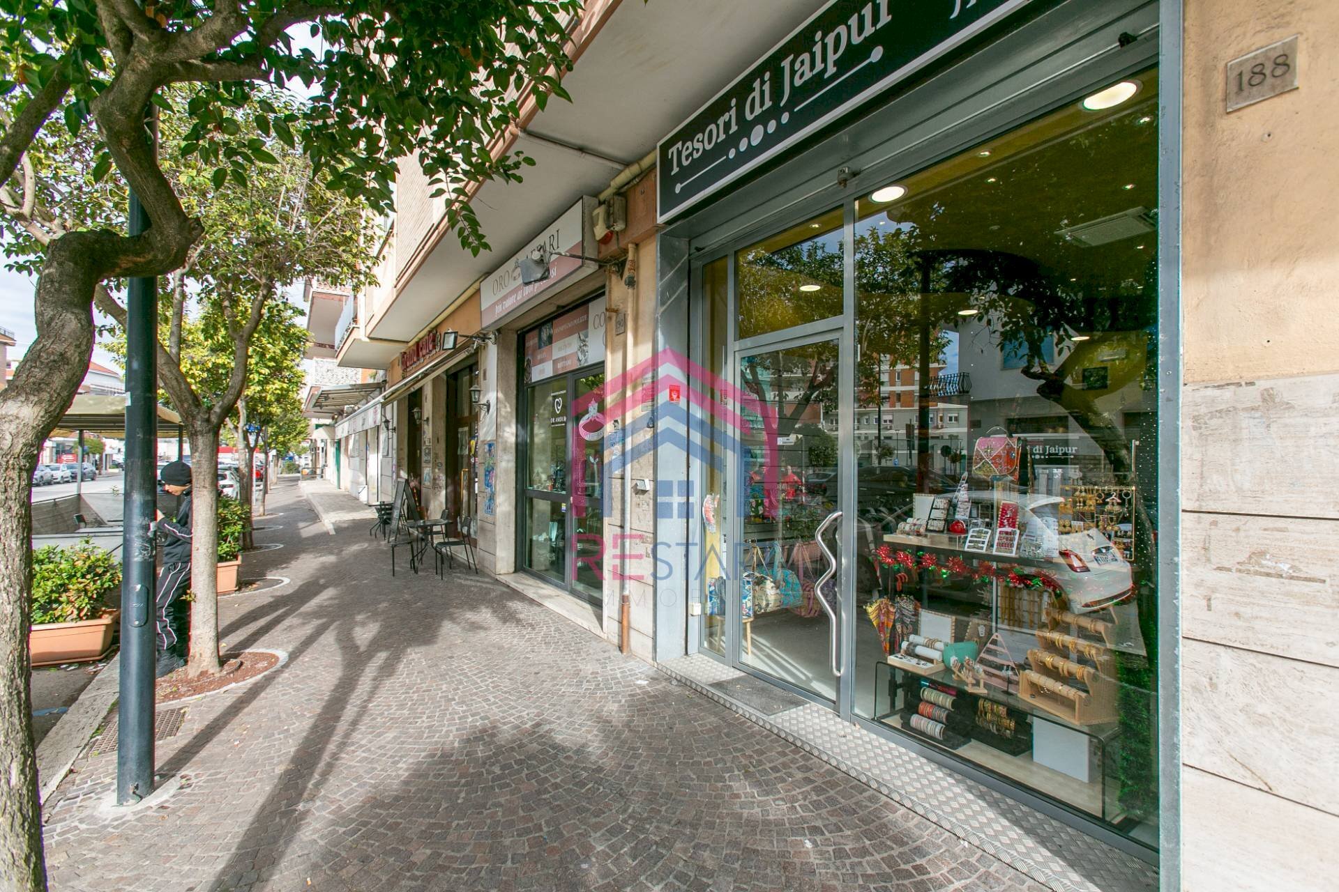 Foto 2 - Negozio Via Roma
188, Pomezia - foto 2