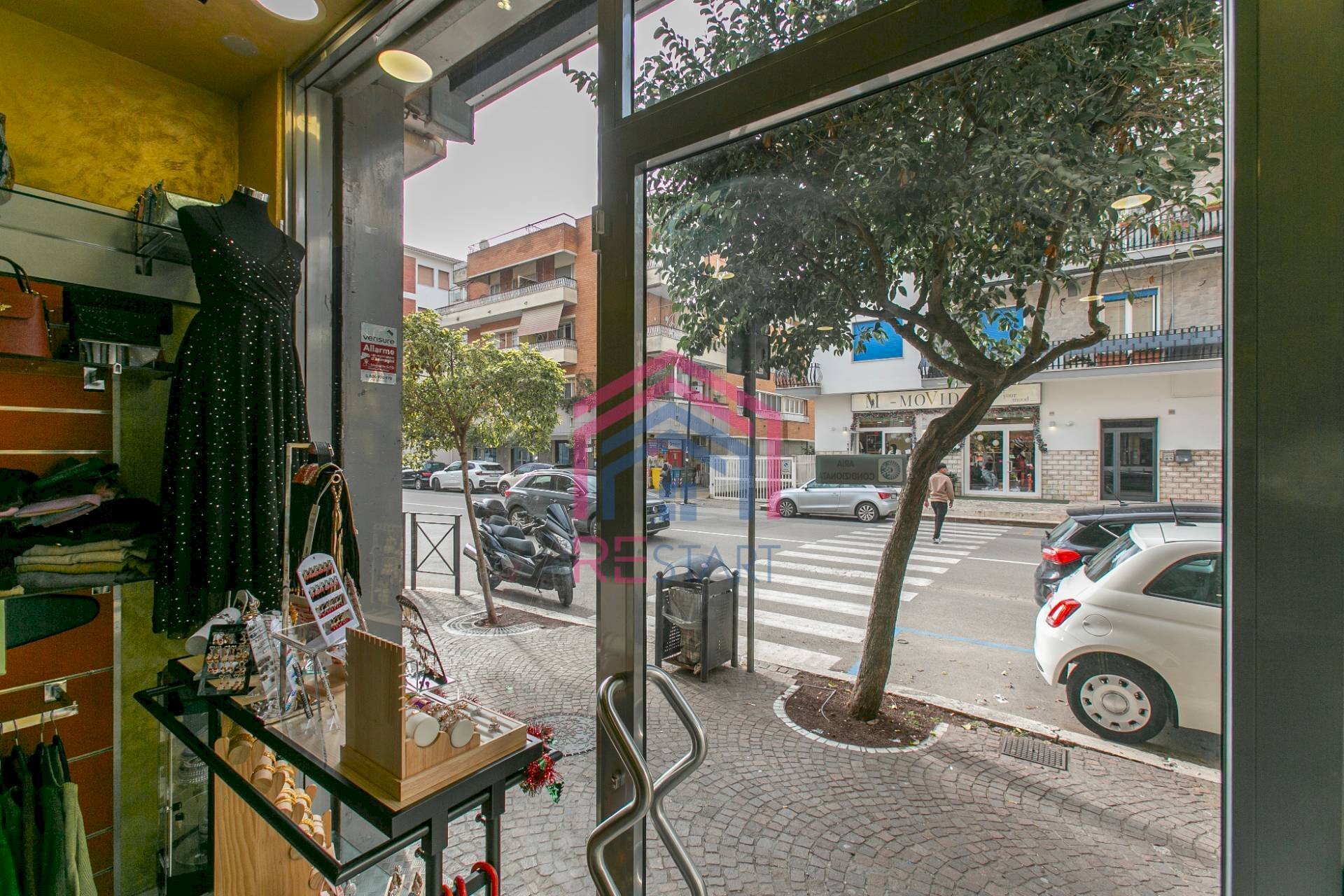 Foto 3 - Negozio Via Roma
188, Pomezia - foto 3