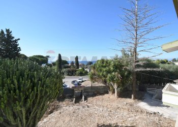 Giardino - Semi-detached house Via Dei Ciliegi
 
11, Quartu Sant'Elena - photo 19