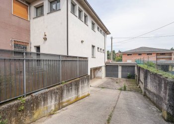 Foto 5 - Locale Commerciale Via Vittorio Veneto
 
1, Bonate Sotto - foto 5