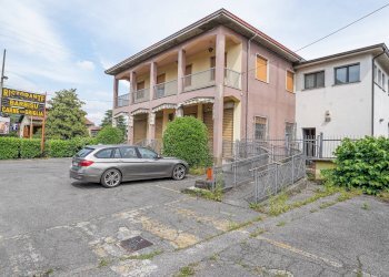 Foto 10 - Locale Commerciale Via Vittorio Veneto
 
1, Bonate Sotto - foto 10