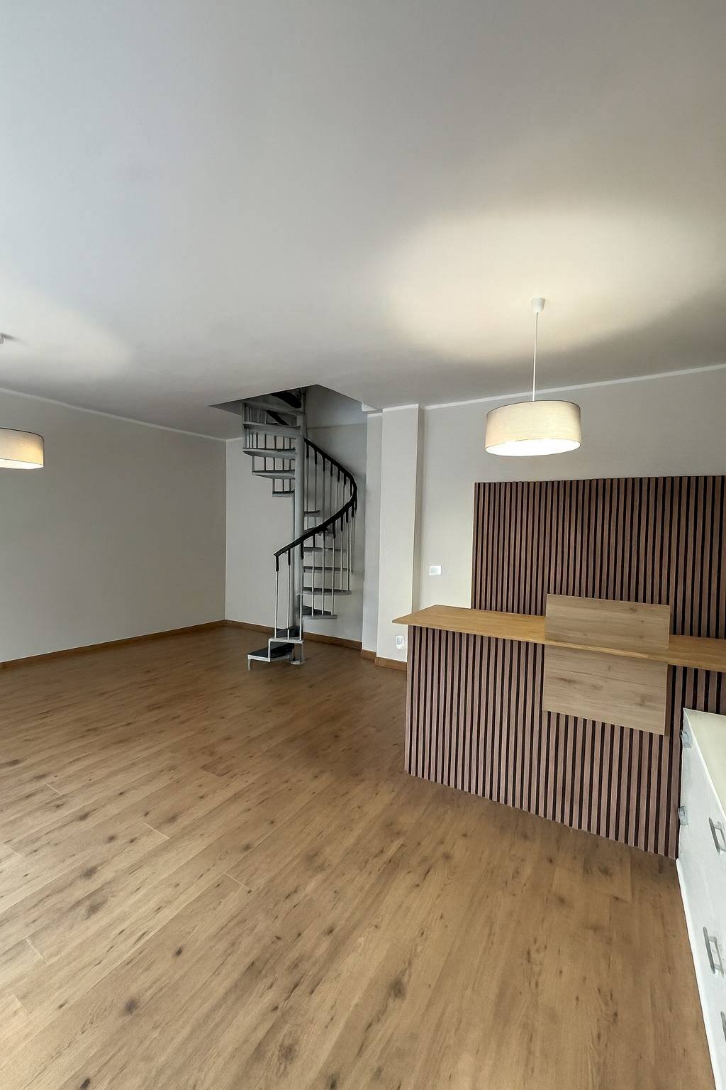 Foto 1 - Shop PIAZZA CASTELLO
 
14, Castel Rozzone - photo 1