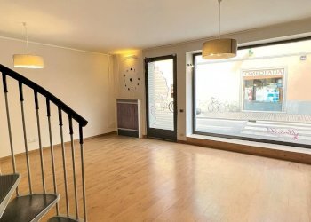 Foto 2 - Negozio PIAZZA CASTELLO
 
14, Castel Rozzone - foto 2