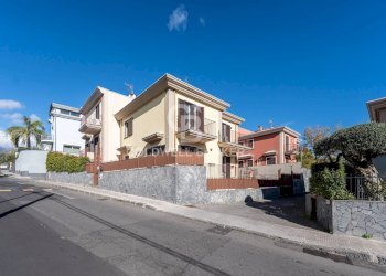 Foto 2 - Villa via Giuseppe Ungaretti
 
7, Aci Sant'Antonio - foto 2