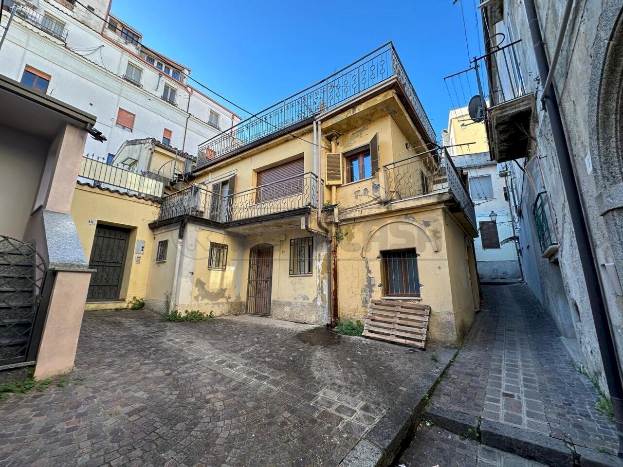 ec3a6567-cd5b-4ddd-a1b3-ae53587f52a7.jpg - Casa semi indipendente Vicolo II Catalano 2-14, Catanzaro - foto 2