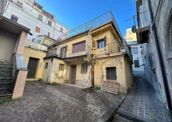 8cfa95f8-9f8b-4de3-9dd1-58fc73c6baaa.jpg - Casa semi indipendente Vicolo II Catalano 2-14, Catanzaro - foto 1