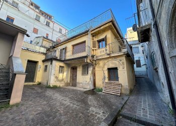 ec3a6567-cd5b-4ddd-a1b3-ae53587f52a7.jpg - Casa semi indipendente Vicolo II Catalano 2-14, Catanzaro - foto 2