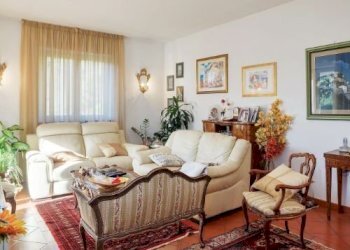 thumbnail_124740881.jpg - Casa semi indipendente Viale XX Settembre 25, Carrara - foto 5