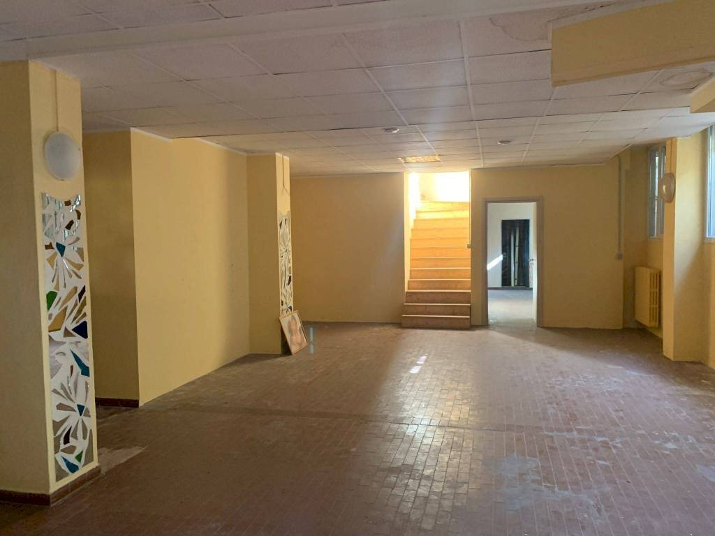 Shop Torino (neighborhood Mirafiori Sud) - photo 1