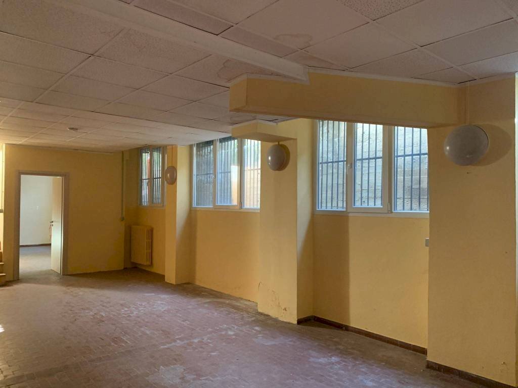 Shop Torino (neighborhood Mirafiori Sud) - photo 2