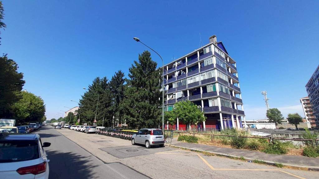 Shop Torino (neighborhood Mirafiori Sud) - photo 1