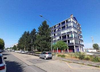 Shop Torino (neighborhood Mirafiori Sud) - photo 1